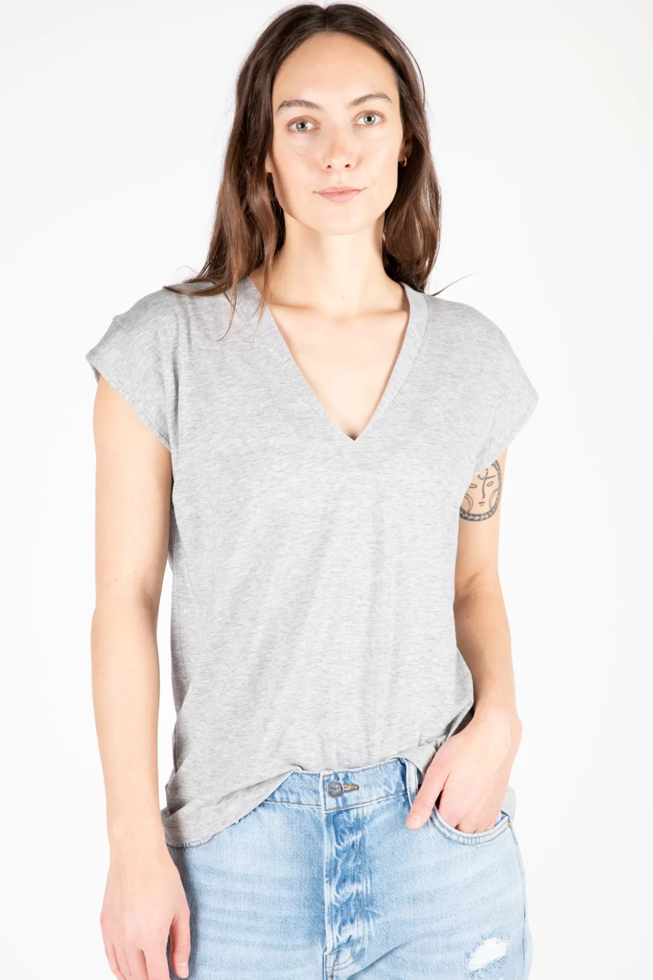 New Le Mid Rise V Neck Tee T-Shirts